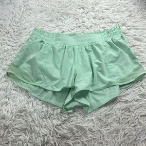 Lululemon Hotty Hot Short II *2.5" Citra Lime